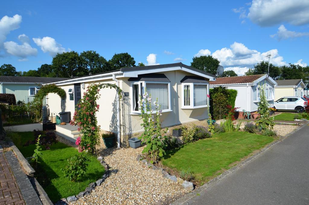 Clyst St Mary, Exeter EX5 2 bed park home for sale £220,000