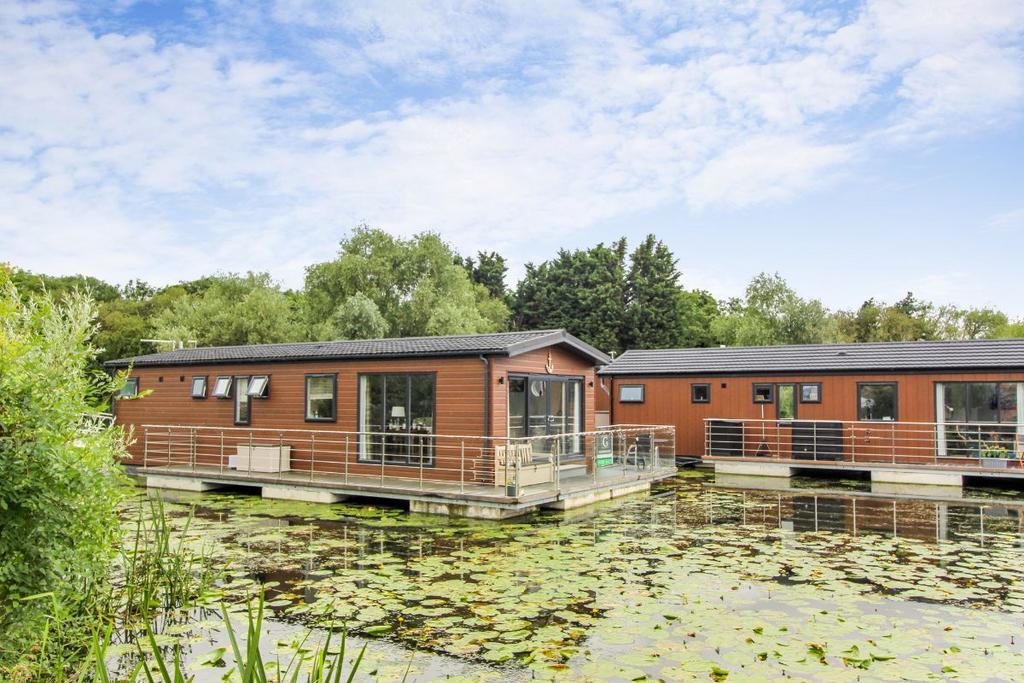 Aquavista Floating Home, Waterside, Priory Marina, Bedford 2 bed