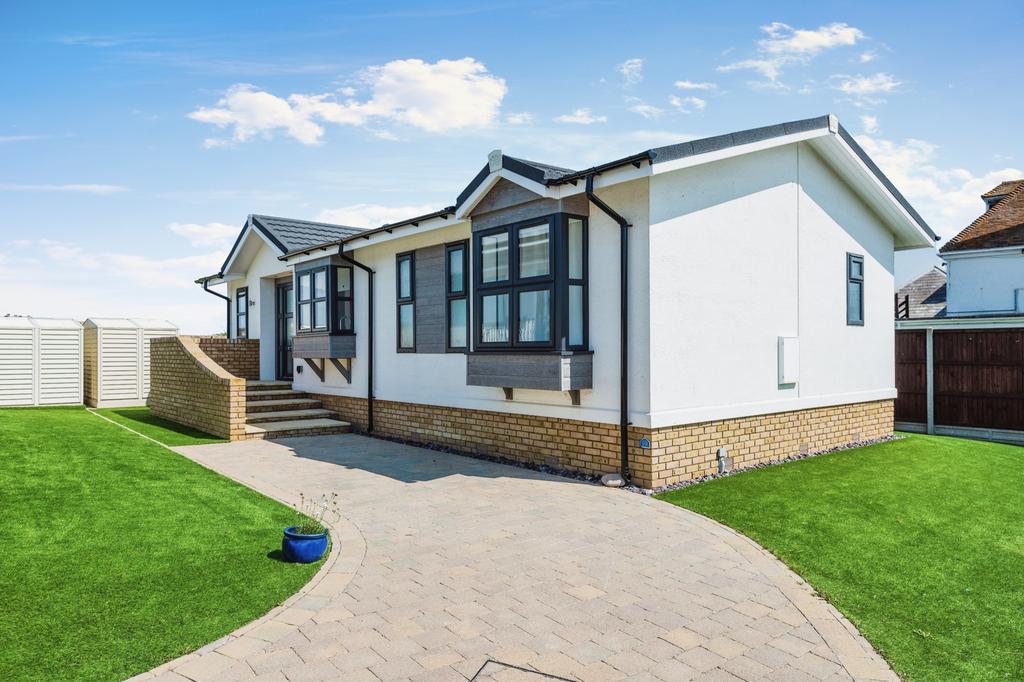 Herne Bay, Kent, CT6 2 bed park home for sale £340,000