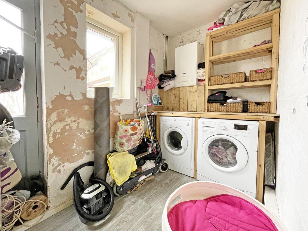 Dunoon Road, Hartlepool, TS25 3 bed semidetached house £70,000