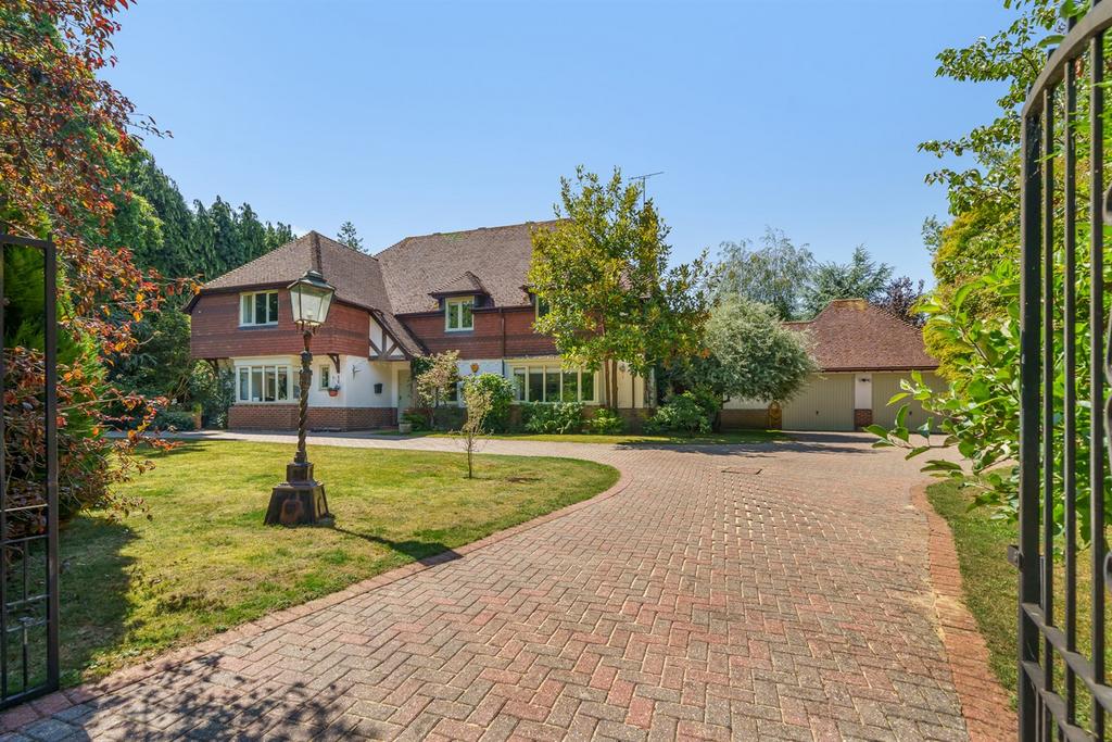 Monkmead Lane, West Chiltington, West Sussex, RH20 5 bed detached house