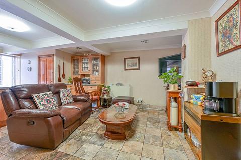 18 Coldershaw Road, London, W13 9DX