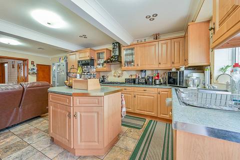 18 Coldershaw Road, London, W13 9DX