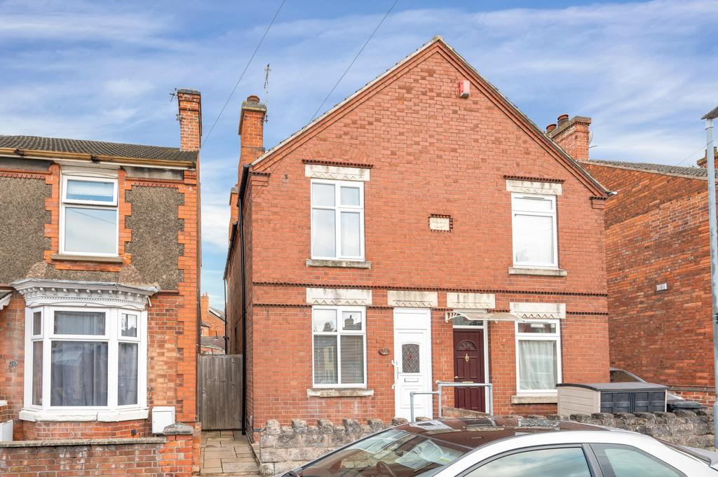 Stafford Avenue, Melton Mowbray, LE13 3 bed semidetached house for