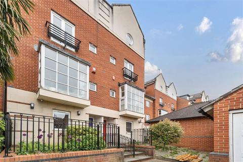 5 bedroom end of terrace house to rent, St. Saviours Court, Alexandra Park Road, N22