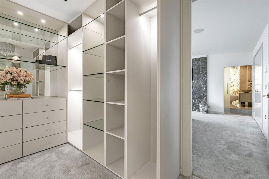 Walk-In Wardrobe