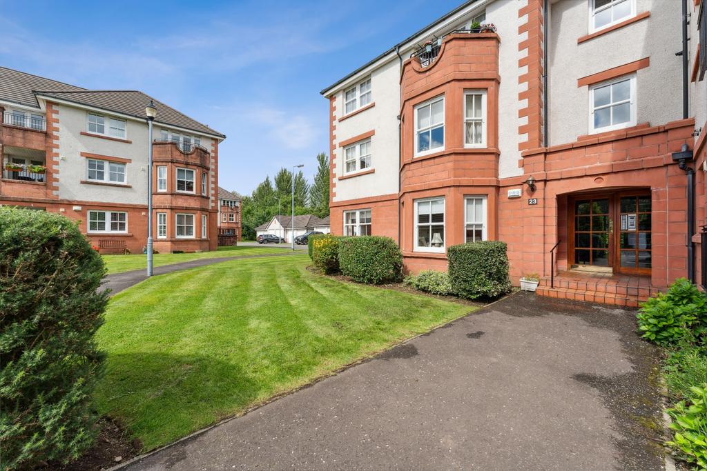 Kirklands Drive, Newton Mearns, East Renfrewshire, G77 5FF 2 bed flat