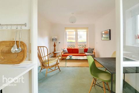 1 bedroom apartment for sale, Cedar Close, London