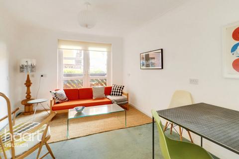 1 bedroom apartment for sale, Cedar Close, London