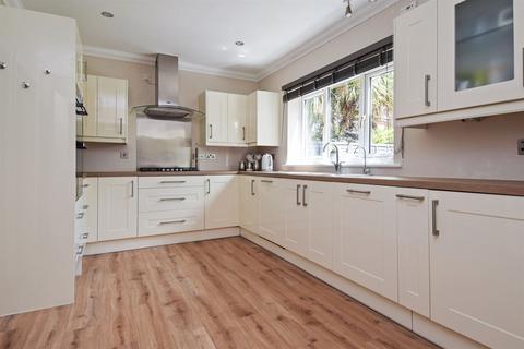 5 Teal Drive, Herne Bay, CT6 5RA