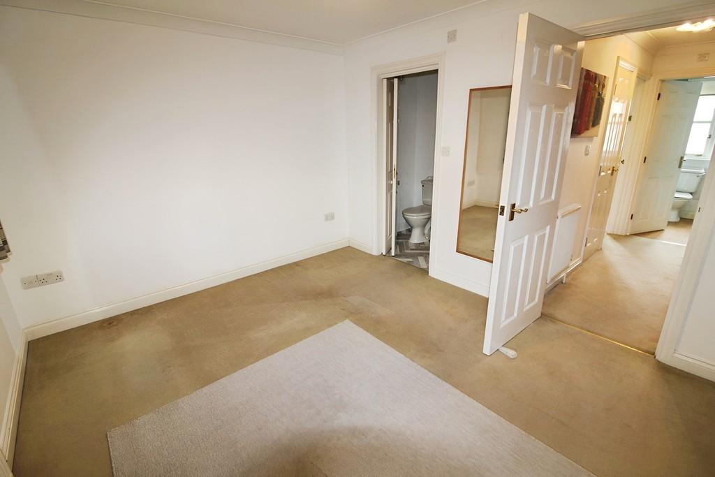 F1e0f2d3-Bedroom 20ensuite