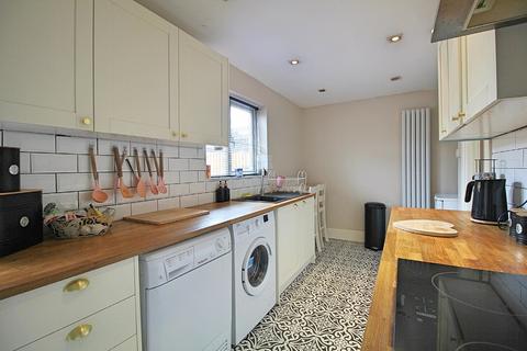3 bedroom terraced house for sale - Featherstone Drive, Leicester