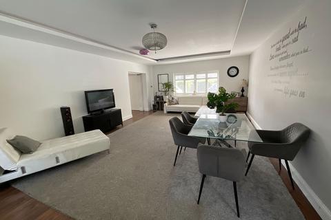 14 Willow Walk, Upminster, RM14 1XH