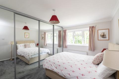 8 Chester Close, Dorking, RH4 1PP