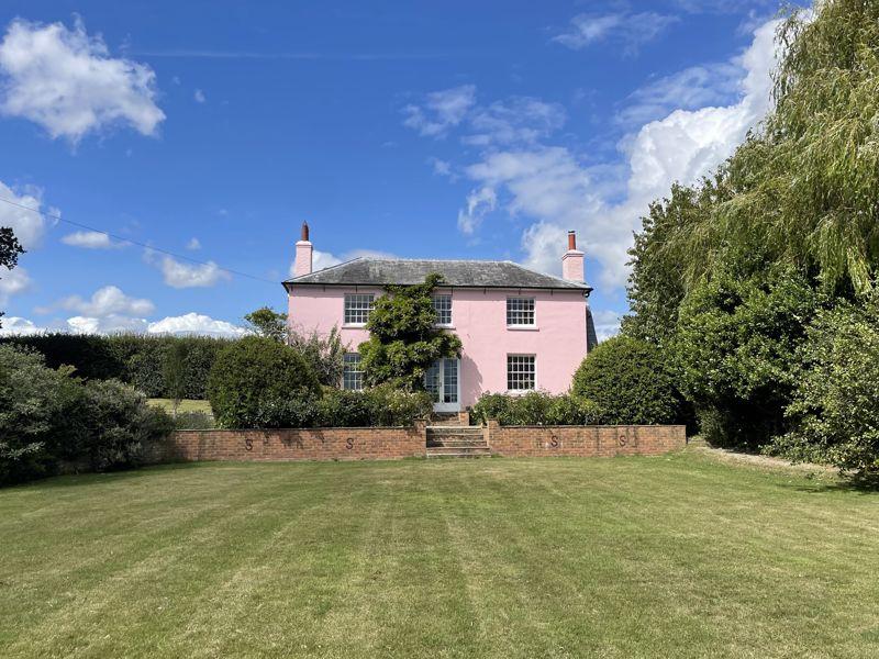 London Road, Pulborough 4 bed detached house to rent £3,750 pcm (£865 pw)