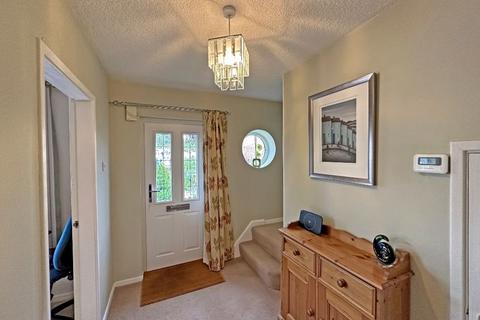 4 Lindale Drive, Wombourne, Wolverhampton, WV5 8DZ