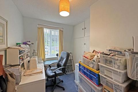 4 Lindale Drive, Wombourne, Wolverhampton, WV5 8DZ