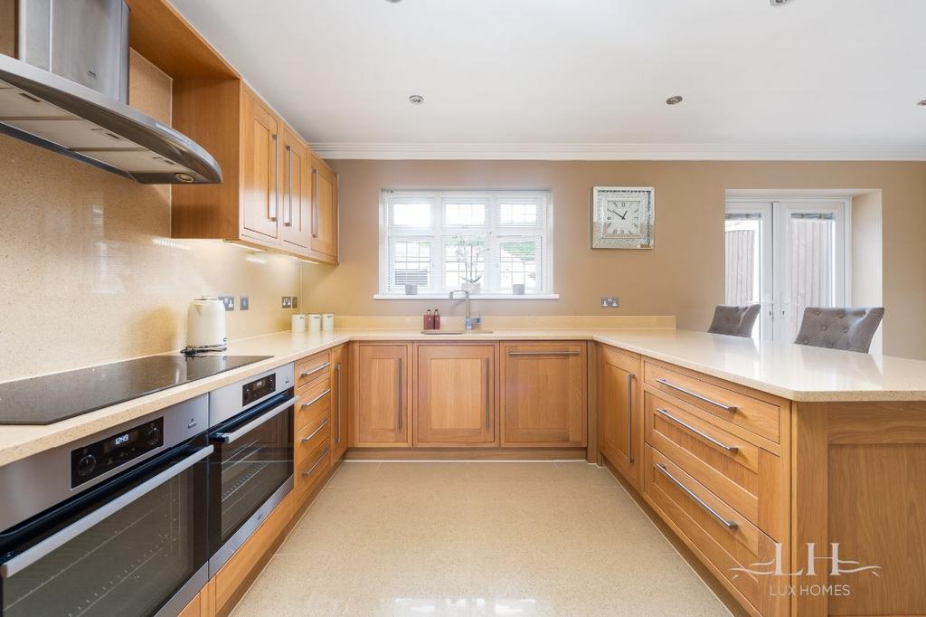 Wingletye Lane, Hornchurch 6 bed detached house for sale £1,300,000