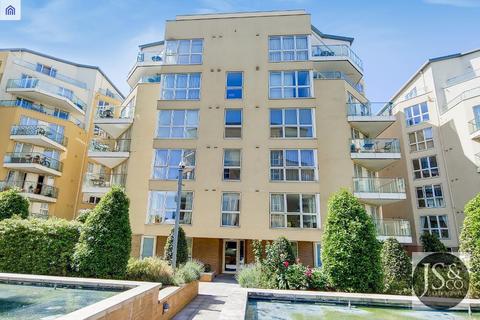 2 bedroom flat for sale, Heligan House, Water Gardens Square, London, SE16 6RJ