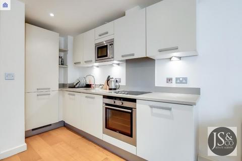 2 bedroom flat for sale, Heligan House, Water Gardens Square, London, SE16 6RJ