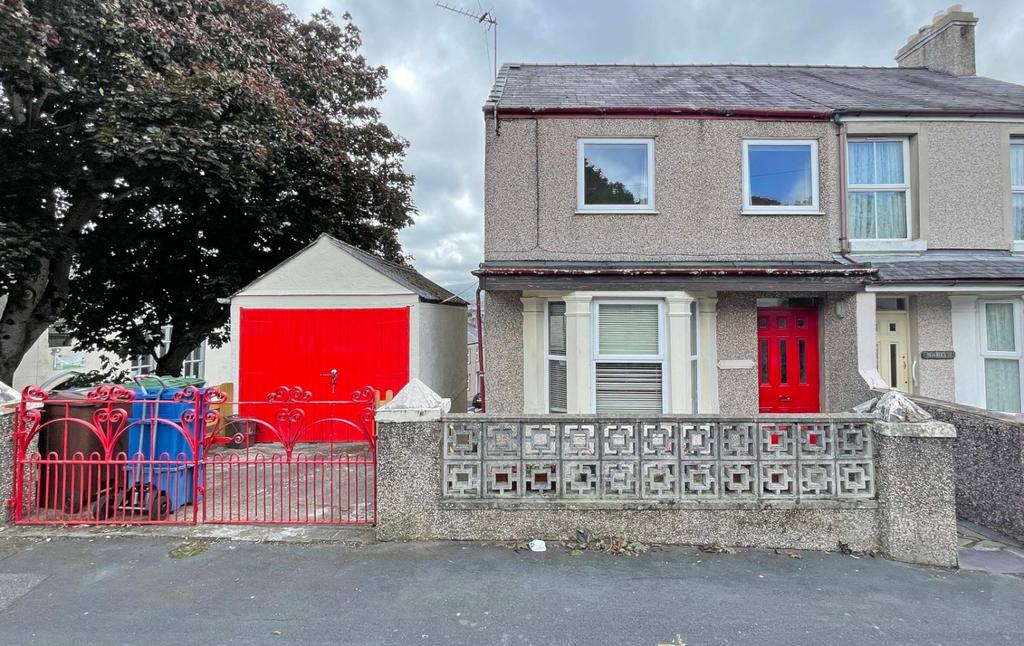 Twthill East, Caernarfon, Gwynedd, LL55 4 bed semidetached house for