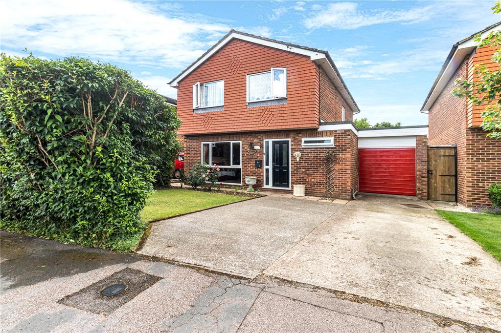 Dickens Close, Hartley, Longfield, Kent, DA3 5 bed detached house for sale £695,000