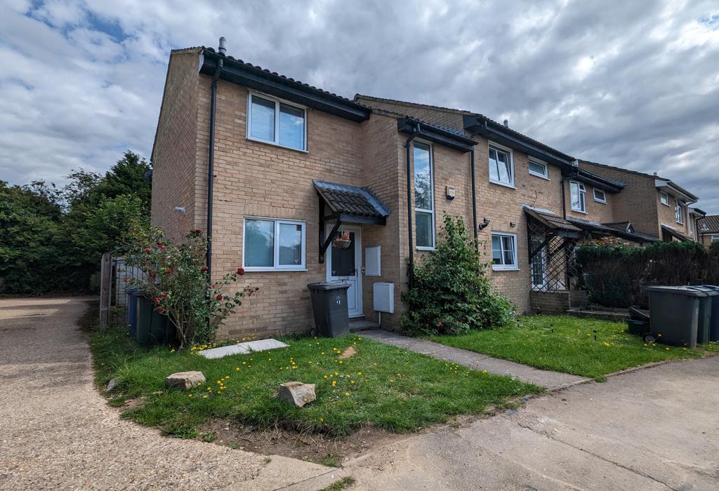 Redhouse Close, High HP11 2 bed end of terrace house to rent