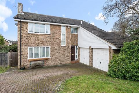 3 Geralds Grove, Banstead, SM7 1NE