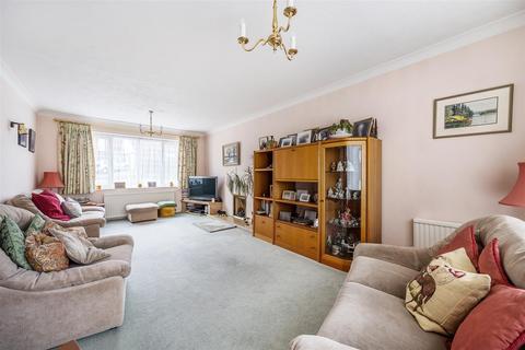3 Geralds Grove, Banstead, SM7 1NE
