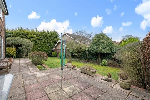 3 Geralds Grove, Banstead, SM7 1NE