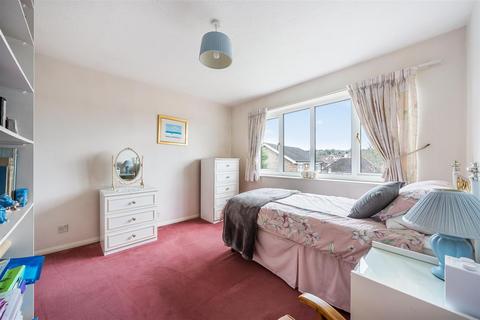 3 Geralds Grove, Banstead, SM7 1NE