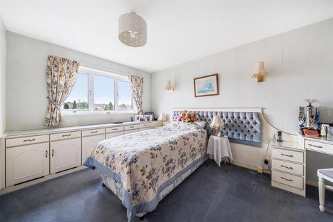 3 Geralds Grove, Banstead, SM7 1NE