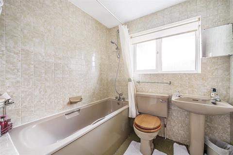 3 Geralds Grove, Banstead, SM7 1NE