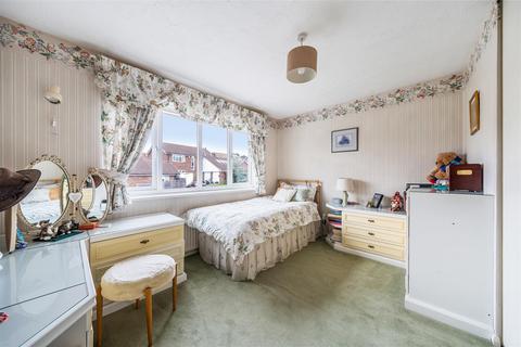 3 Geralds Grove, Banstead, SM7 1NE