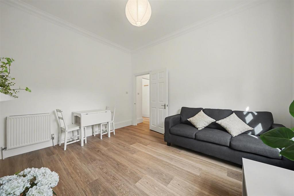 Flat 2, Cadmus House SW4 7 XA-12.jpg