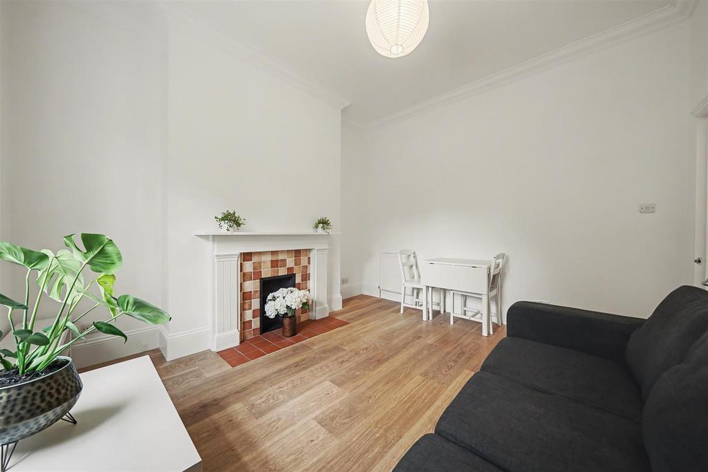 Flat 2, Cadmus House SW4 7 XA-9.jpg