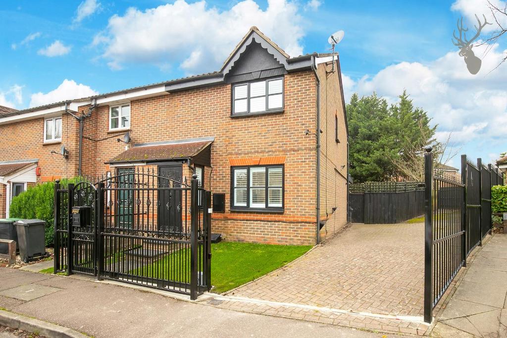 Bryony Close, Loughton 3 bed end of terrace house £525,000