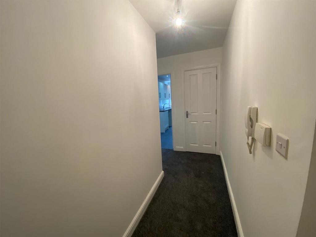 HALLWAY.jpg