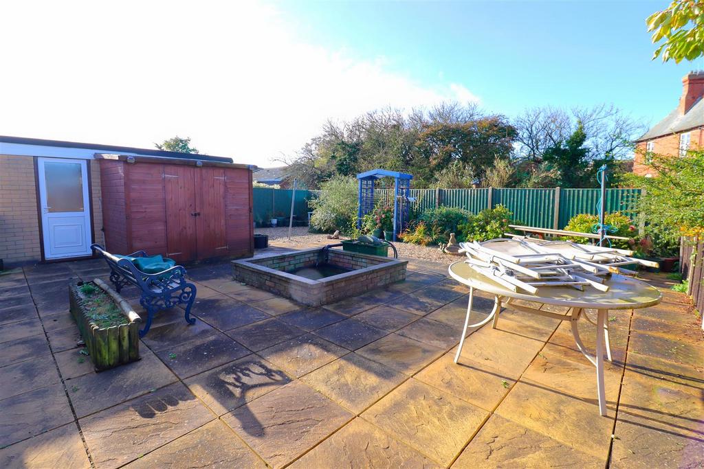 Hillside Avenue, SuttonOnSea, Mablethorpe 2 bed detached bungalow for