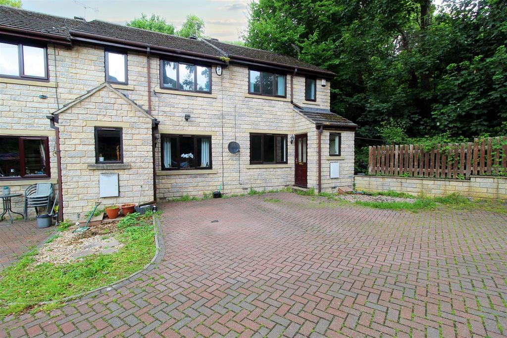 Victoria Close, Berry Brow, Huddersfield, HD4 7PW 3 bed terraced house