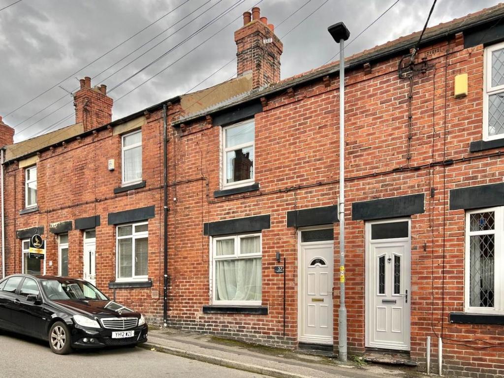 Bridge Street, Darton, Barnsley 3 bed terraced house £750 pcm (£173 pw)