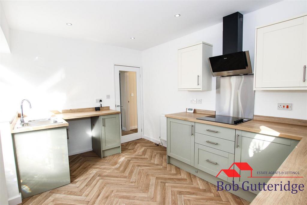 New modern fitted kitchen / breakfast room