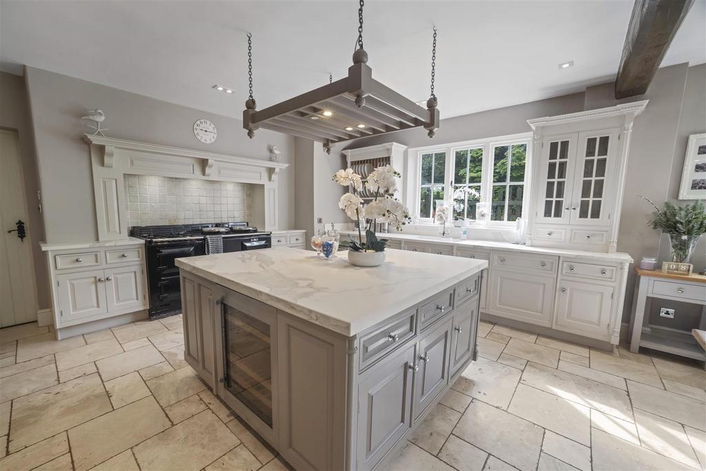 Hilltop Drive, Hale 6 bed house for sale £3,750,000