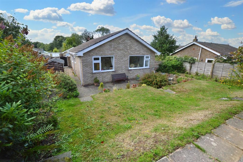 Abbey Park, Beeston Regis 2 bed detached bungalow for sale £290,000