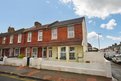 2 bedroom flat for sale - Channel View Road, Eastbourne