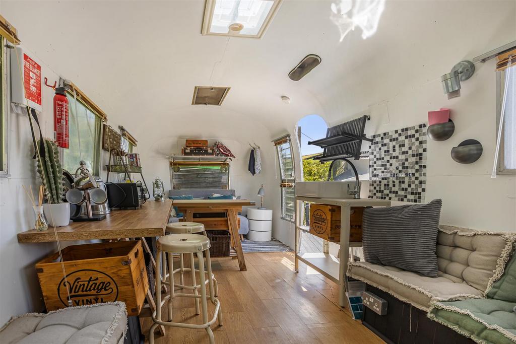 Internal airstream