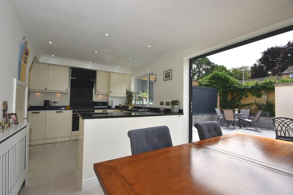 Holme Chase, Weybridge, KT13 2 bed terraced house £525,000