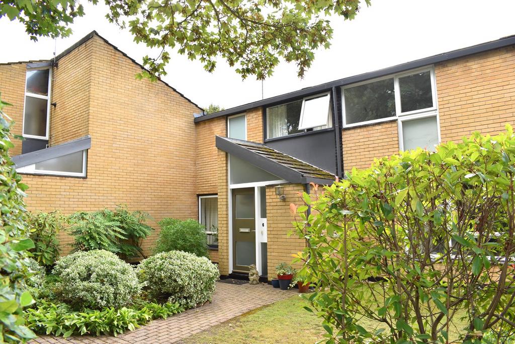 Holme Chase, Weybridge, KT13 2 bed terraced house £525,000