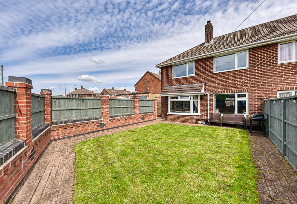 Thorndale Road, Calverton, Nottingham 3 bed semidetached house for