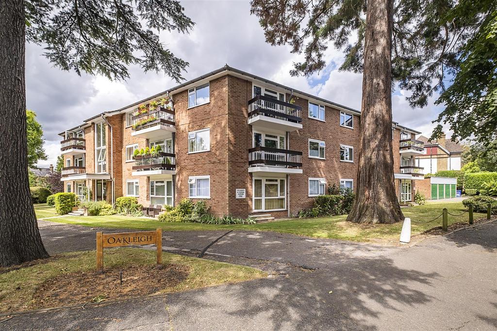 St. Martins Avenue, Epsom 2 bed flat for sale £430,000